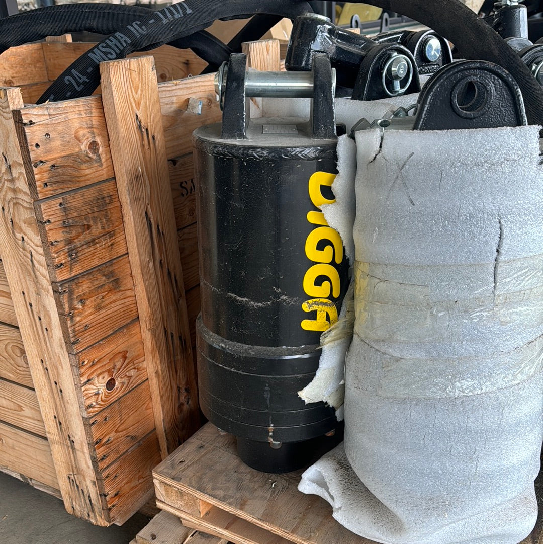 DIGGA Auger Drive 4DDS (20-40 GPM) Skid Steer Attachment