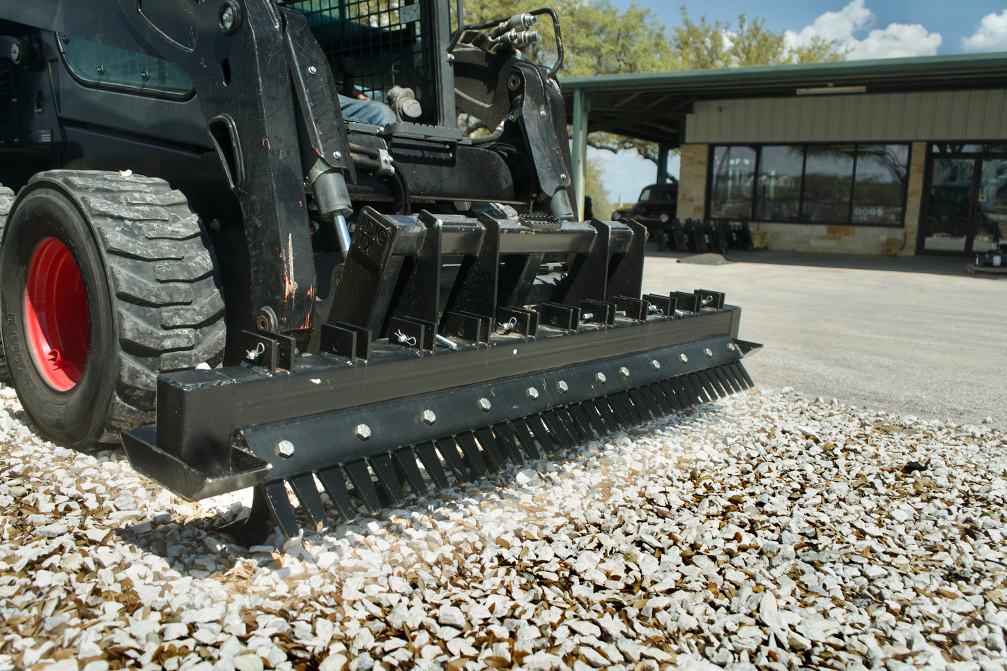 IDT Landscape Finishing Rake With Rippers